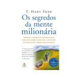 Capa do livro “Os Segredos da Mente Milionária”, de T. Harv Eker. A imagem mostra um homem caminhando por uma estrada com um carrinho de mão cheio de moedas de ouro, simbolizando a busca pela liberdade financeira. O livro ensina como mudar a mentalidade sobre o dinheiro para adotar os hábitos das pessoas bem-sucedidas.